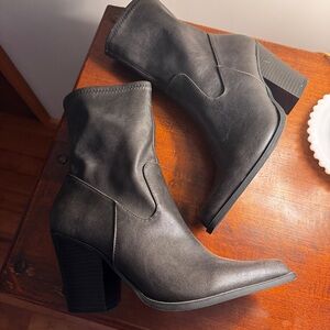 Elegant Black Ankle Boots